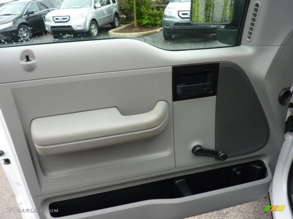 2005 F150 XL SuperCab - Oxford White / Medium Flint Grey photo #11