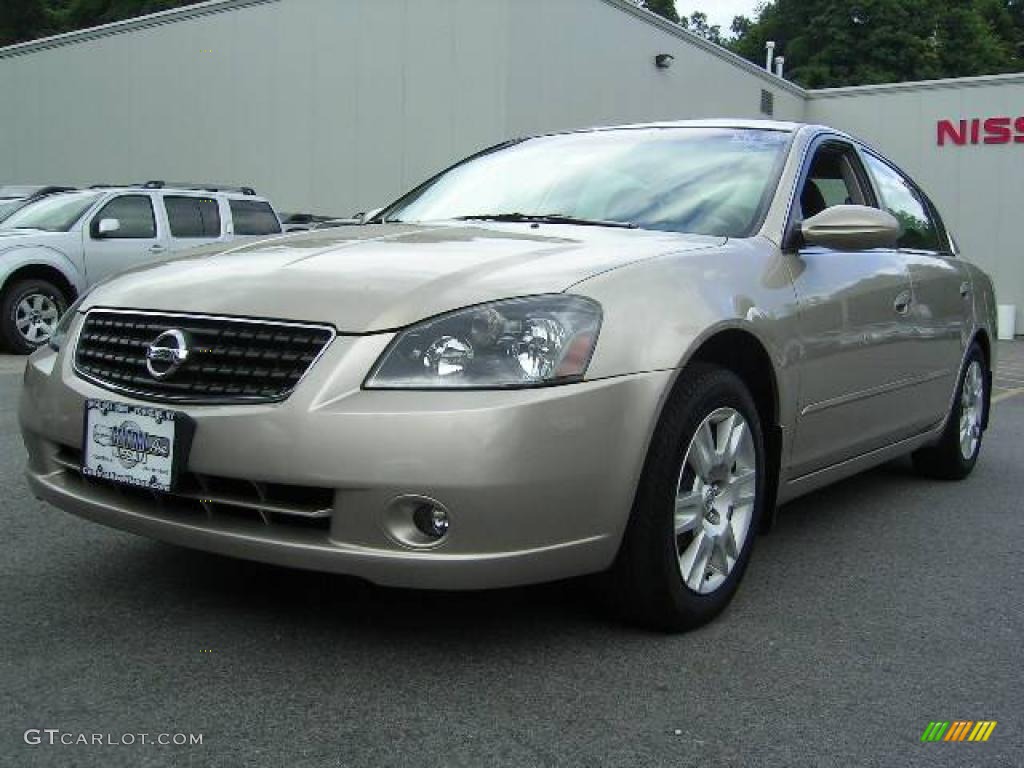 2005 Altima 2.5 S - Coral Sand Metallic / Charcoal photo #1