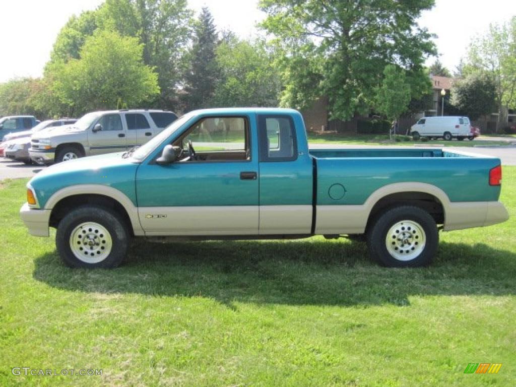 1995 S10 LS Extended Cab 4x4 - Bright Teal Metallic / Tan photo #5