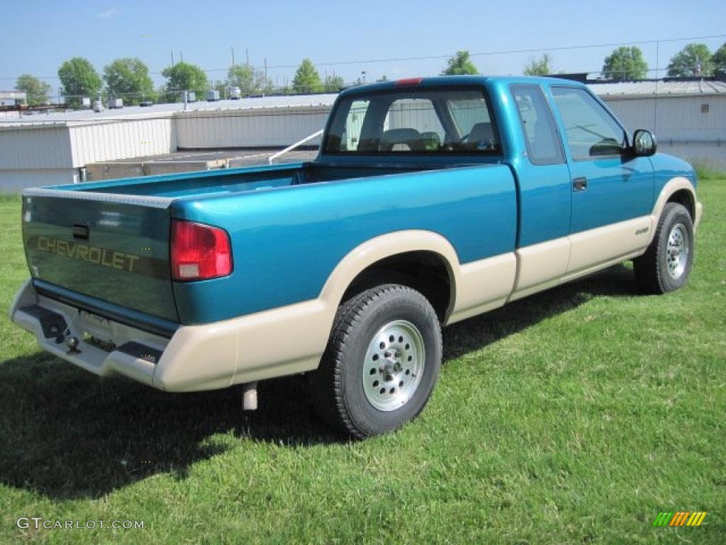 1995 S10 LS Extended Cab 4x4 - Bright Teal Metallic / Tan photo #8