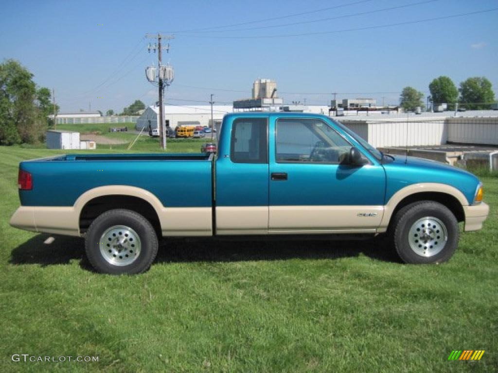 Bright Teal Metallic 1995 Chevrolet S10 LS Extended Cab 4x4 Exterior Photo #49414041