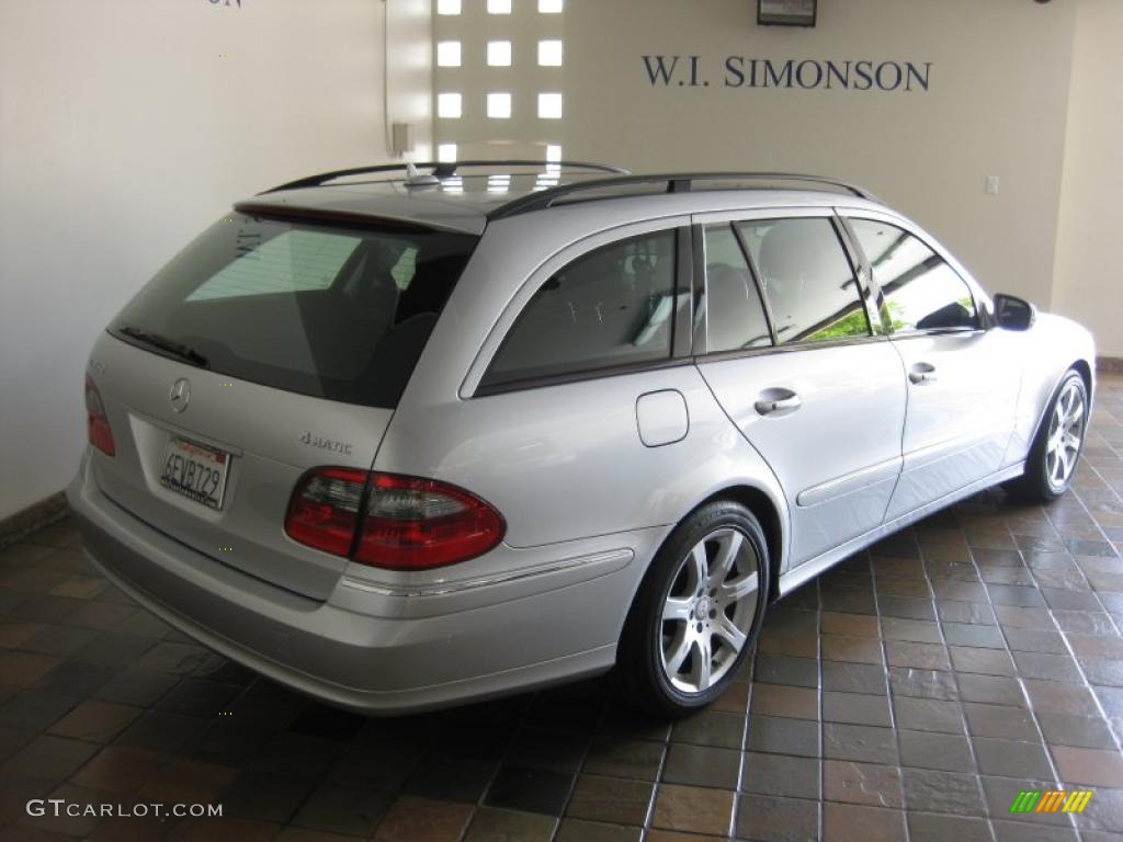 2008 E 350 4Matic Wagon - Iridium Silver Metallic / Black photo #3