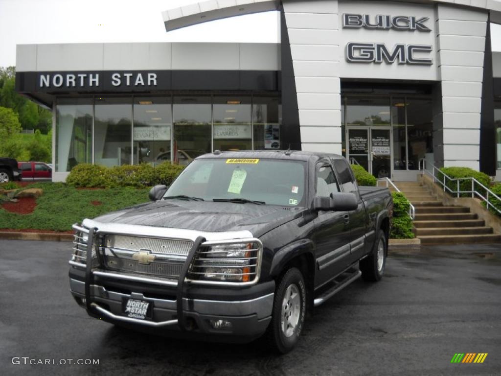 2005 Silverado 1500 Z71 Extended Cab 4x4 - Black / Dark Charcoal photo #1