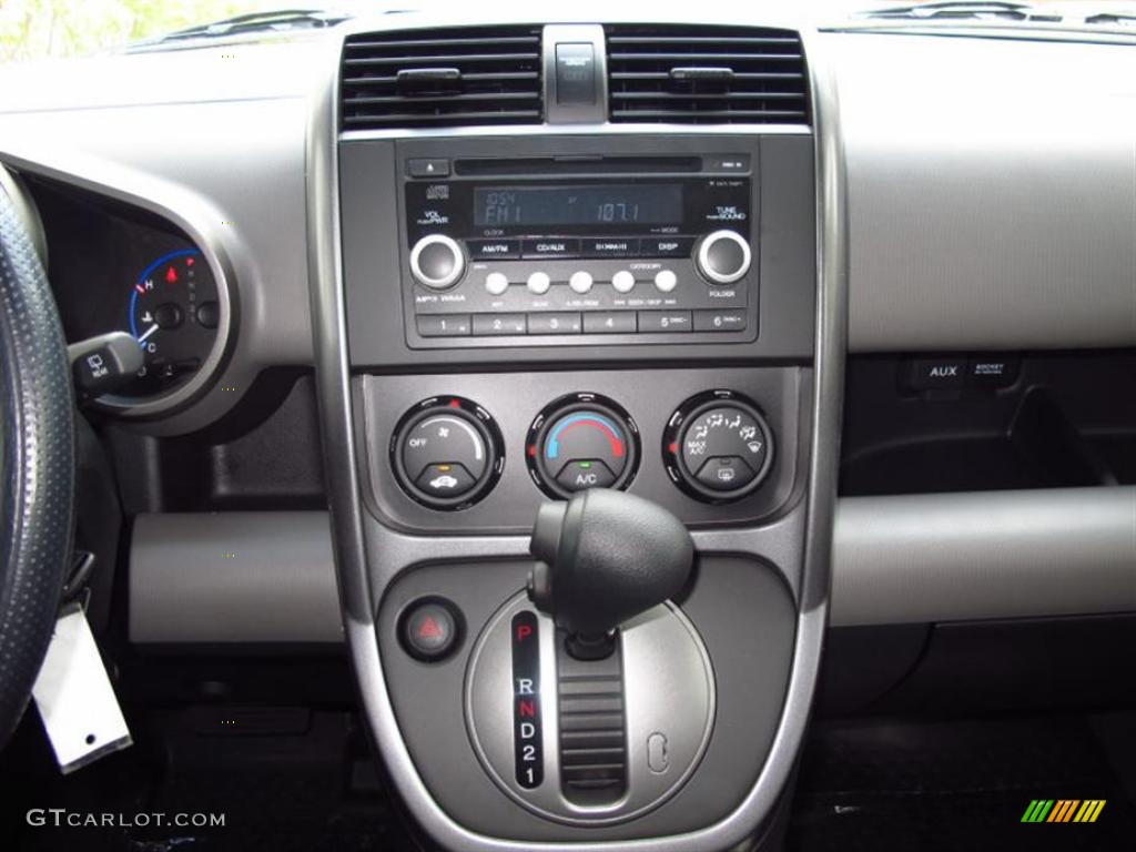 2011 Honda Element EX Controls Photo #49419901