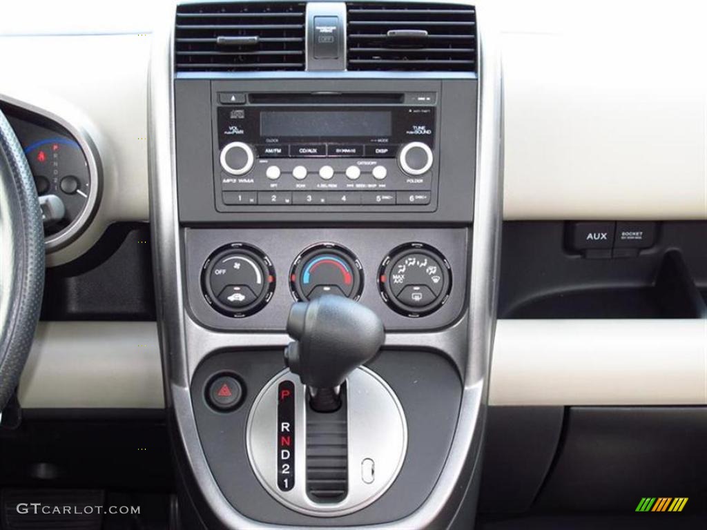 2011 Honda Element EX Controls Photo #49420483