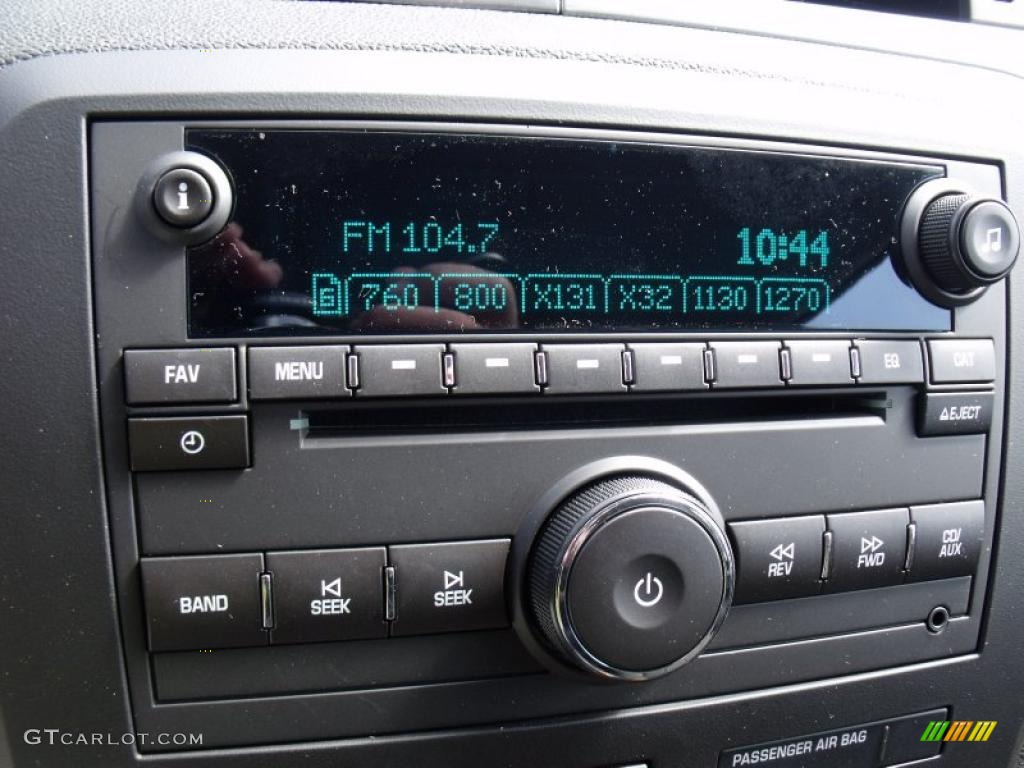 2011 Buick Enclave CX Controls Photo #49422004