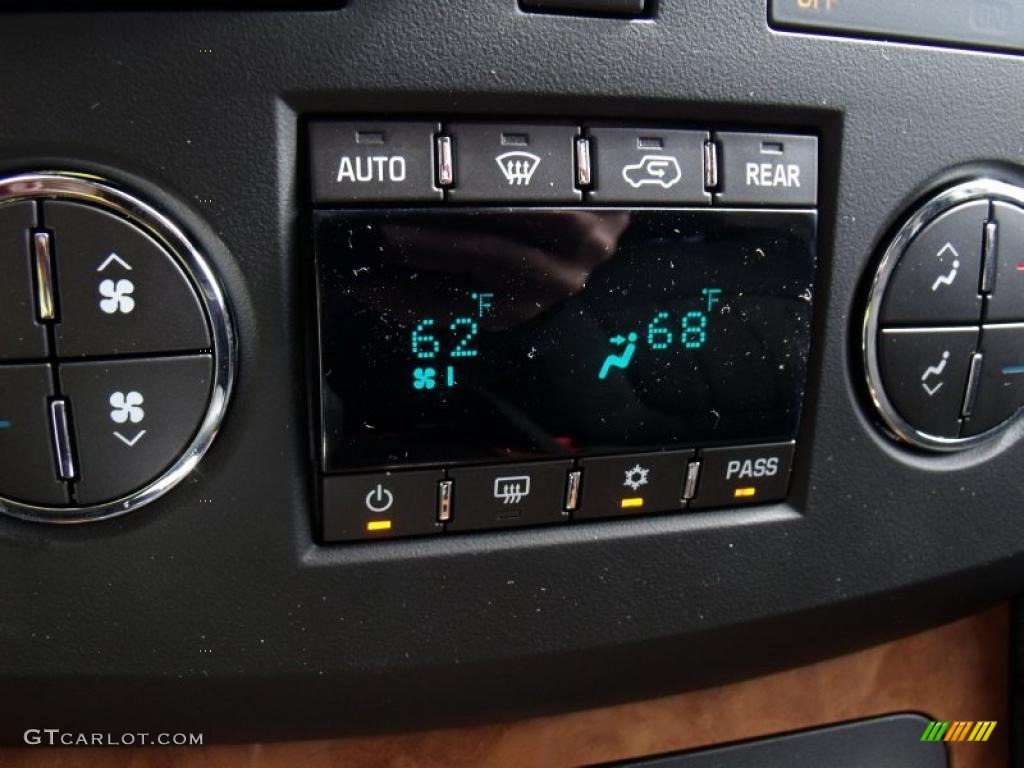 2011 Buick Enclave CX Controls Photo #49422019