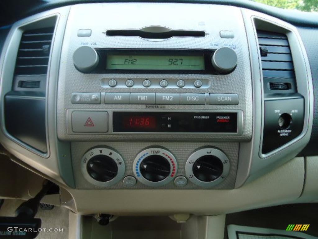 2005 Toyota Tacoma Access Cab Controls Photo #49423357