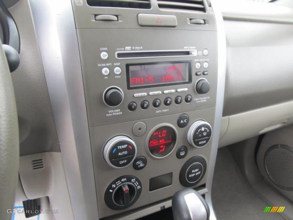 2009 Suzuki Grand Vitara XSport 4x4 Controls Photo #49426384