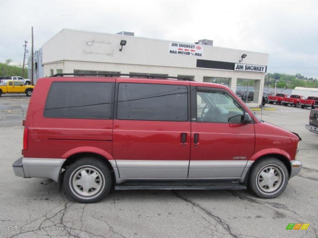 2000 Astro LS Passenger Van - Light Carmine Red Metallic / Medium Gray photo #2
