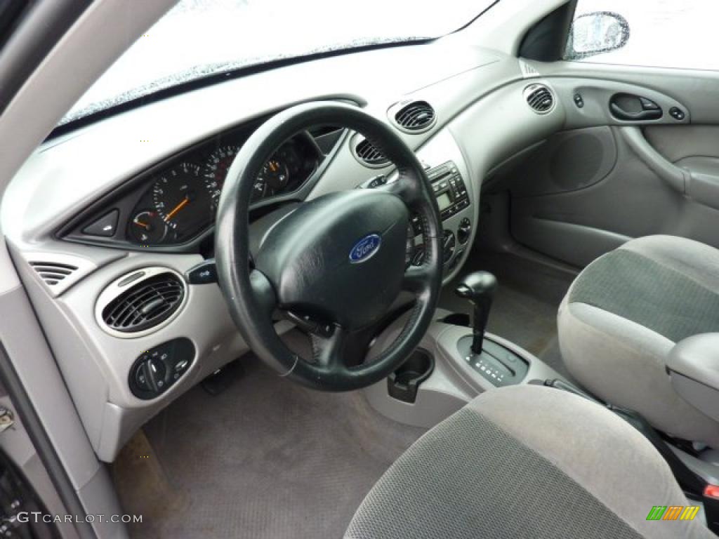 Medium Graphite Interior 2002 Ford Focus ZX5 Hatchback Photo #49426984