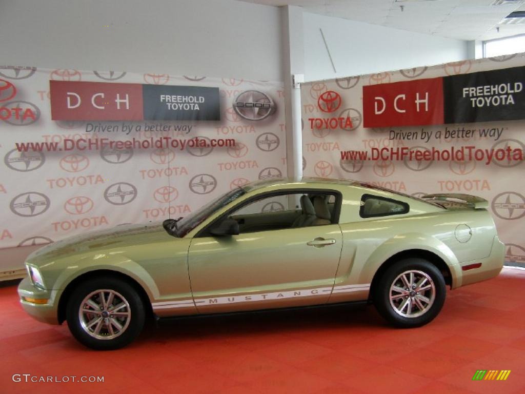 2005 Mustang V6 Deluxe Coupe - Legend Lime Metallic / Medium Parchment photo #4