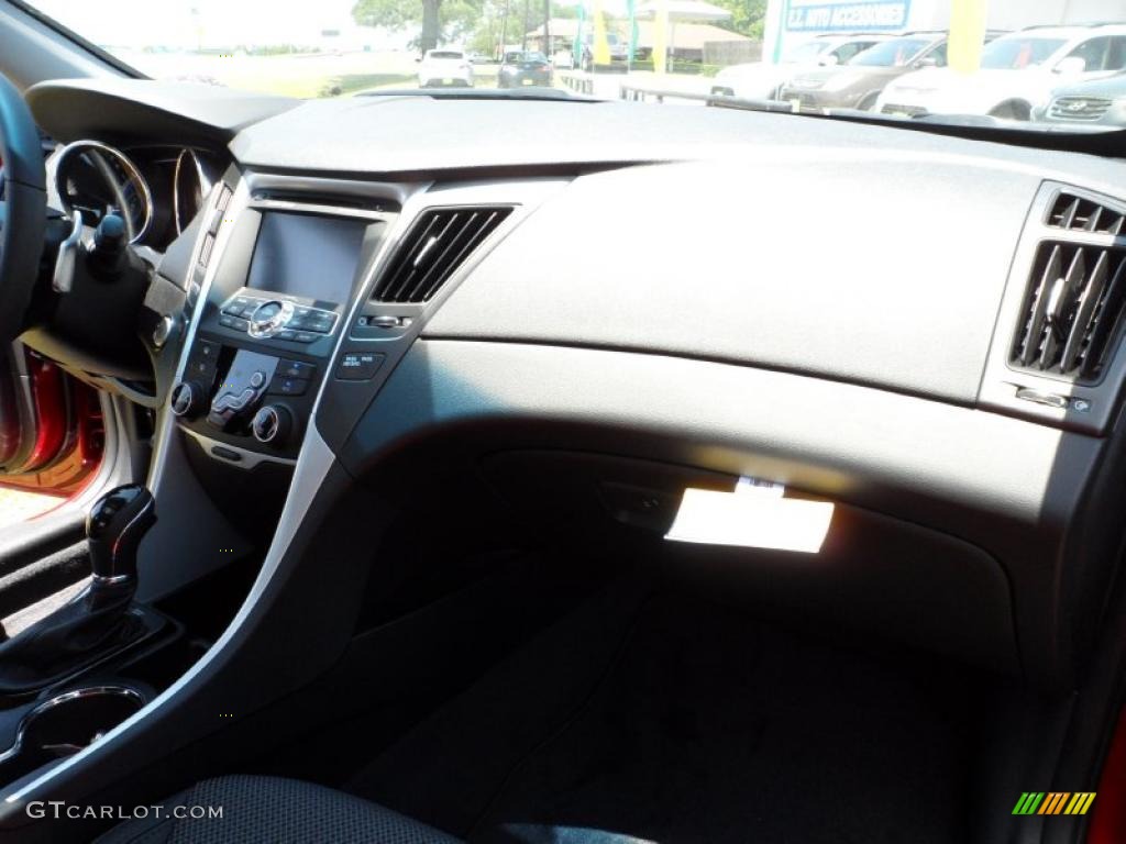 2011 Sonata SE - Venetian Red / Black photo #18