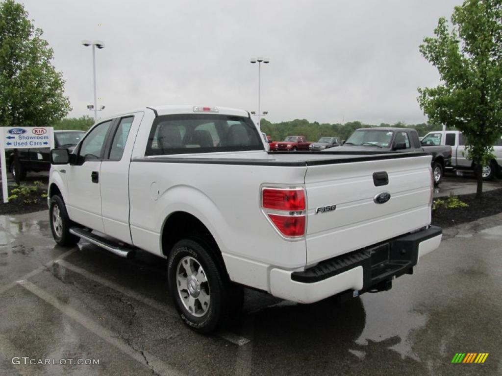 2010 F150 STX SuperCab 4x4 - Oxford White / Medium Stone photo #6