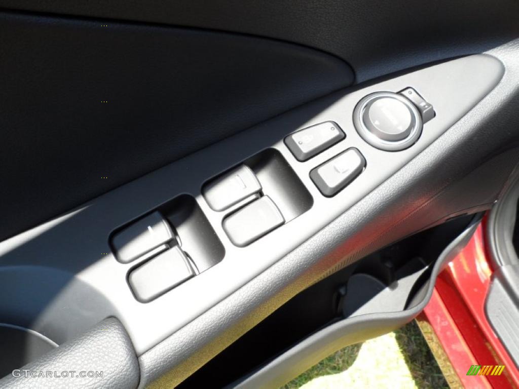 2011 Sonata SE - Venetian Red / Black photo #22