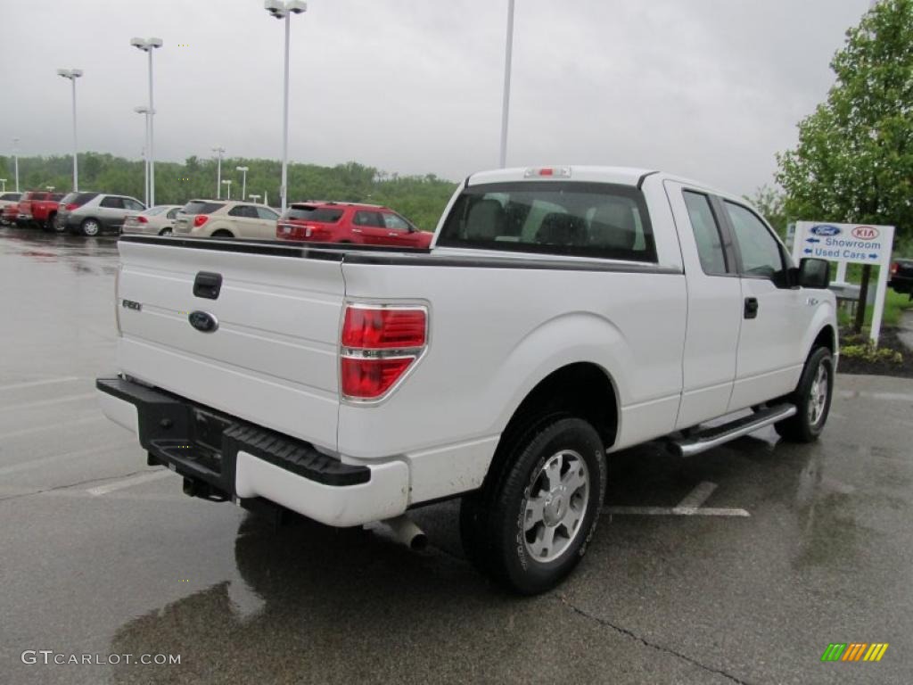 2010 F150 STX SuperCab 4x4 - Oxford White / Medium Stone photo #8