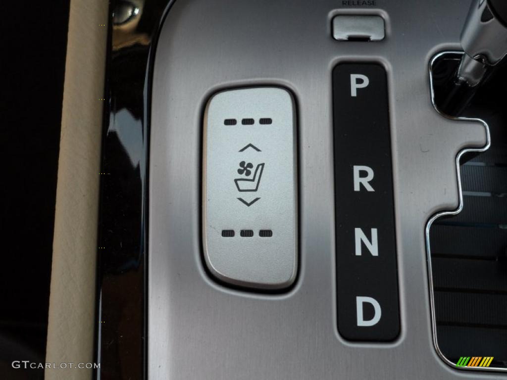 2011 Hyundai Genesis 3.8 Sedan Controls Photo #49440475