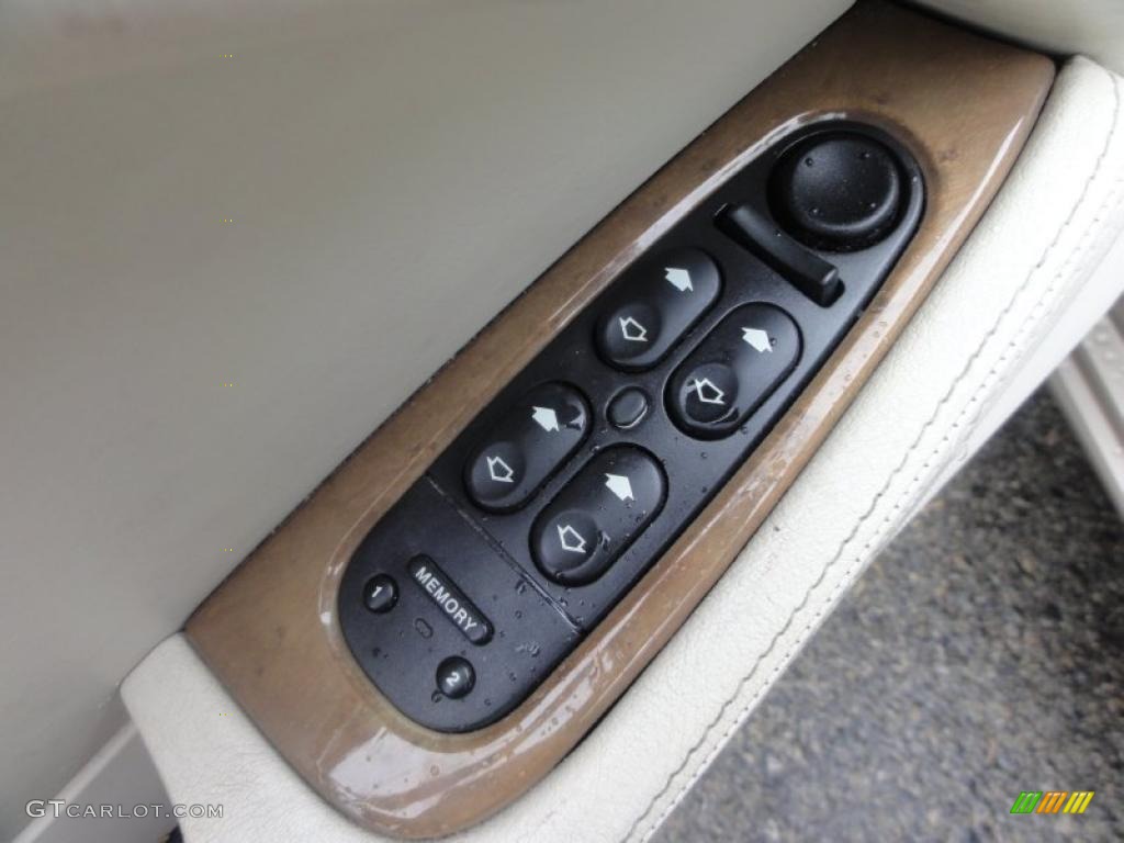 2000 Jaguar S-Type 4.0 Controls Photo #49440856