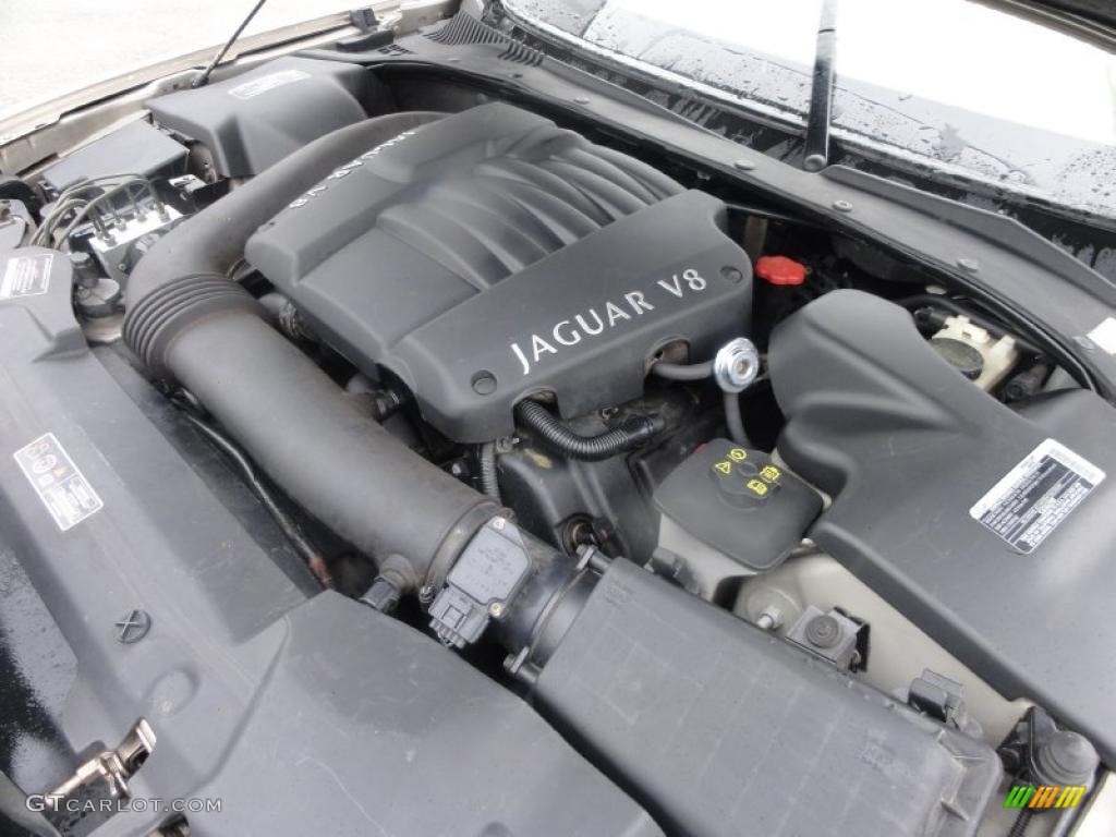 2000 Jaguar S-Type 4.0 Engine Photos