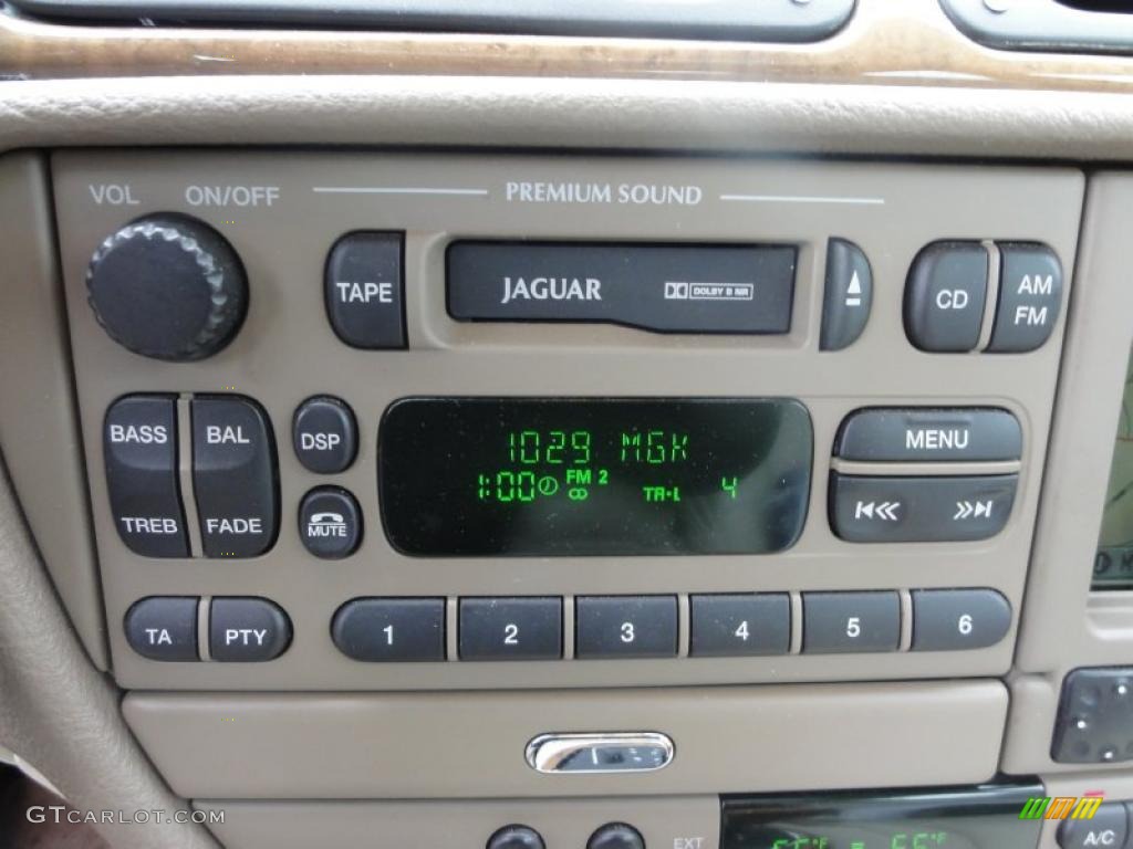 2000 Jaguar S-Type 4.0 Controls Photo #49441255