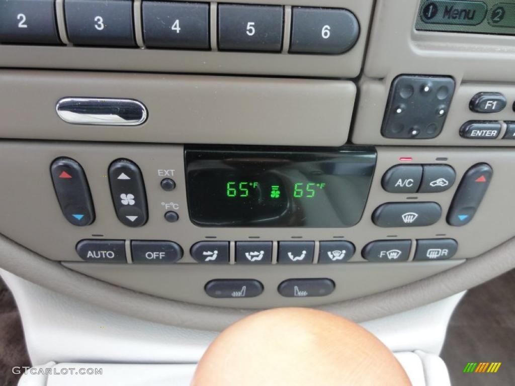 2000 Jaguar S-Type 4.0 Controls Photo #49441282