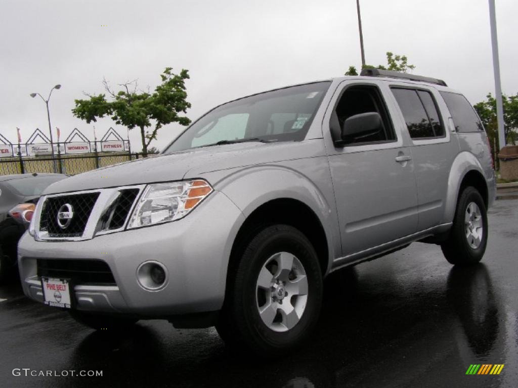 Silver Lightning Nissan Pathfinder