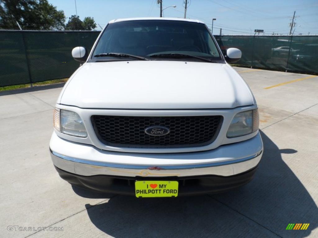 2003 F150 Lariat SuperCrew - Oxford White / Medium Graphite Grey photo #8