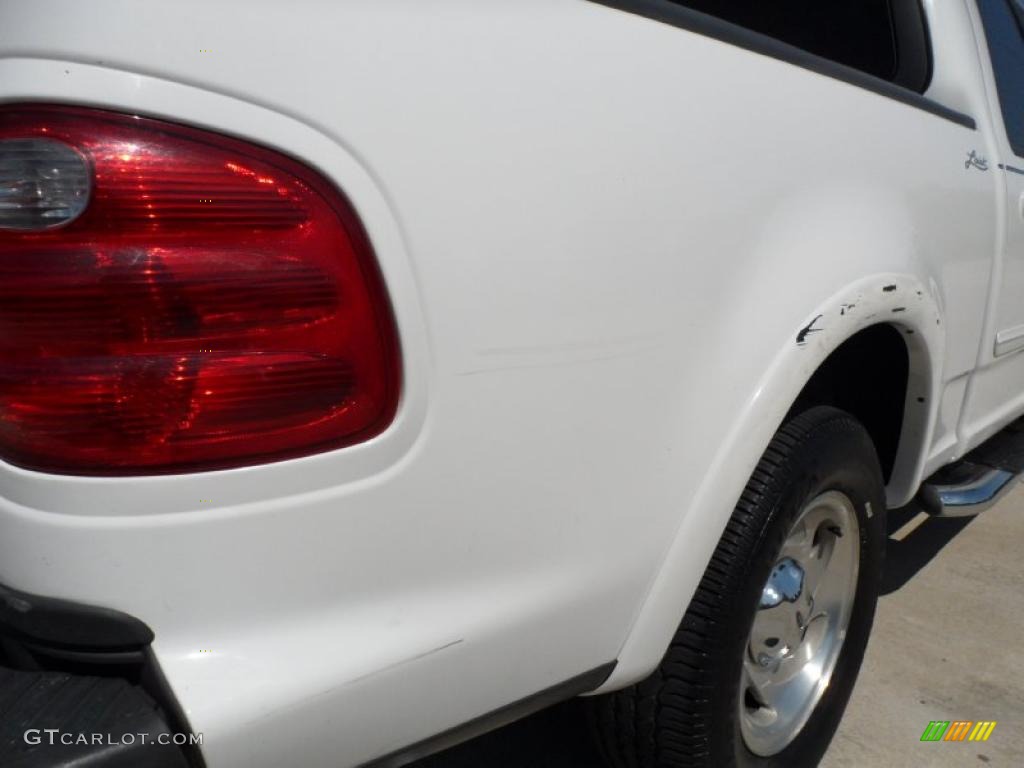 2003 F150 Lariat SuperCrew - Oxford White / Medium Graphite Grey photo #18