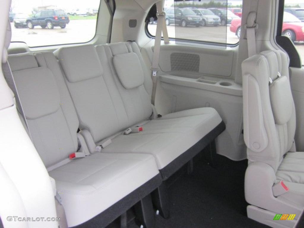 2011 Town & Country Touring - L - Bright Silver Metallic / Black/Light Graystone photo #19