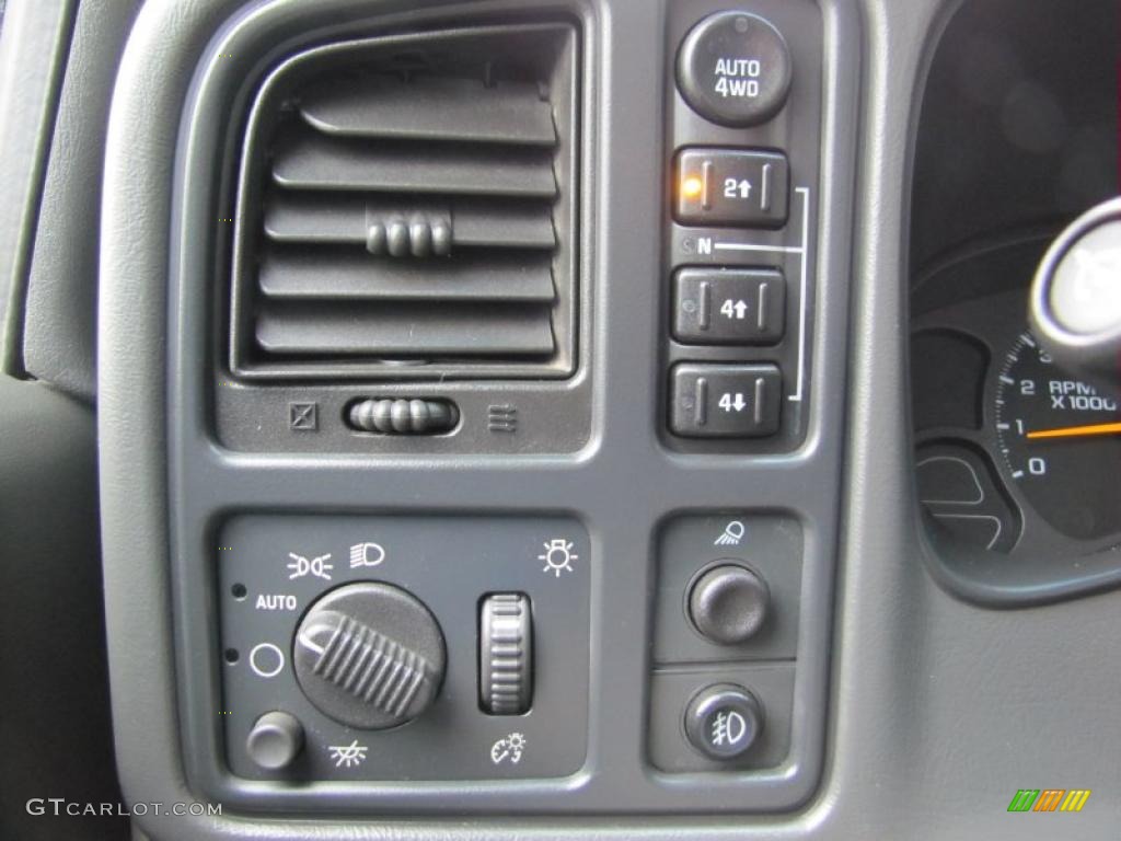 2003 GMC Sierra 1500 SLE Extended Cab 4x4 Controls Photo #49450546