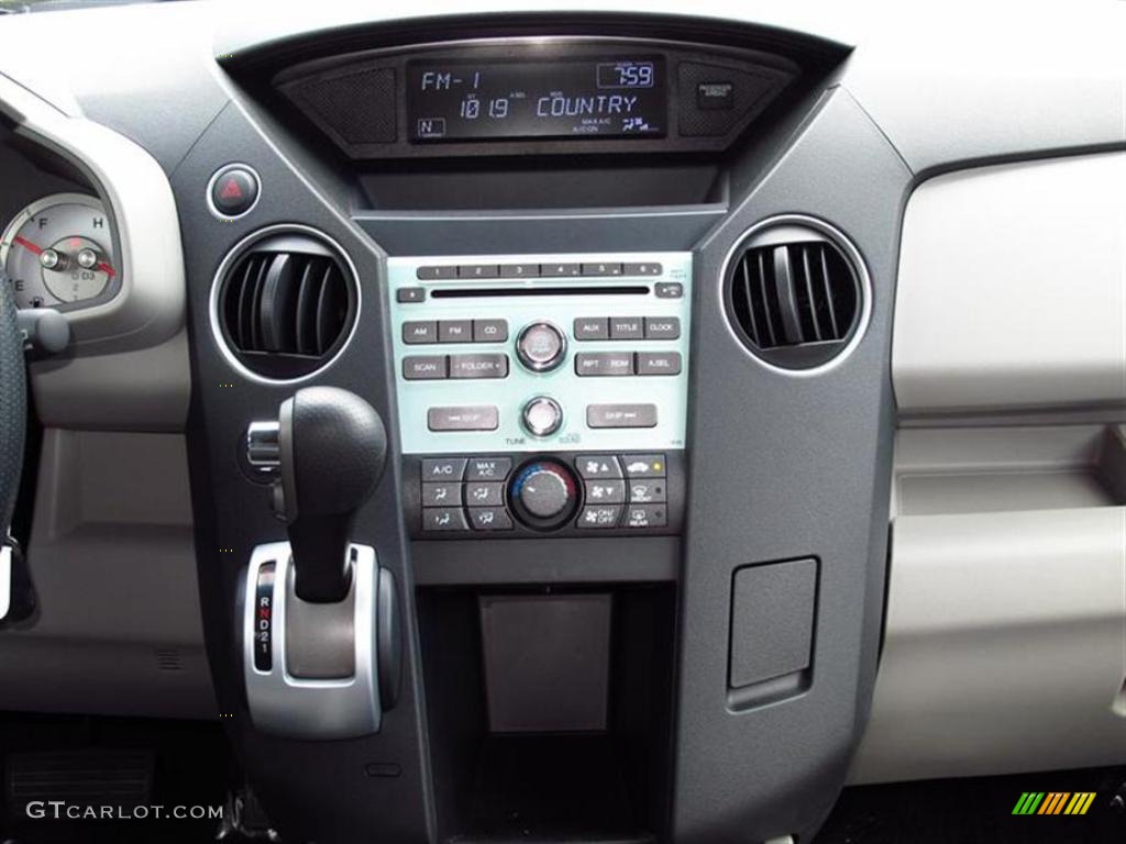 2011 Honda Pilot LX Controls Photo #49450846