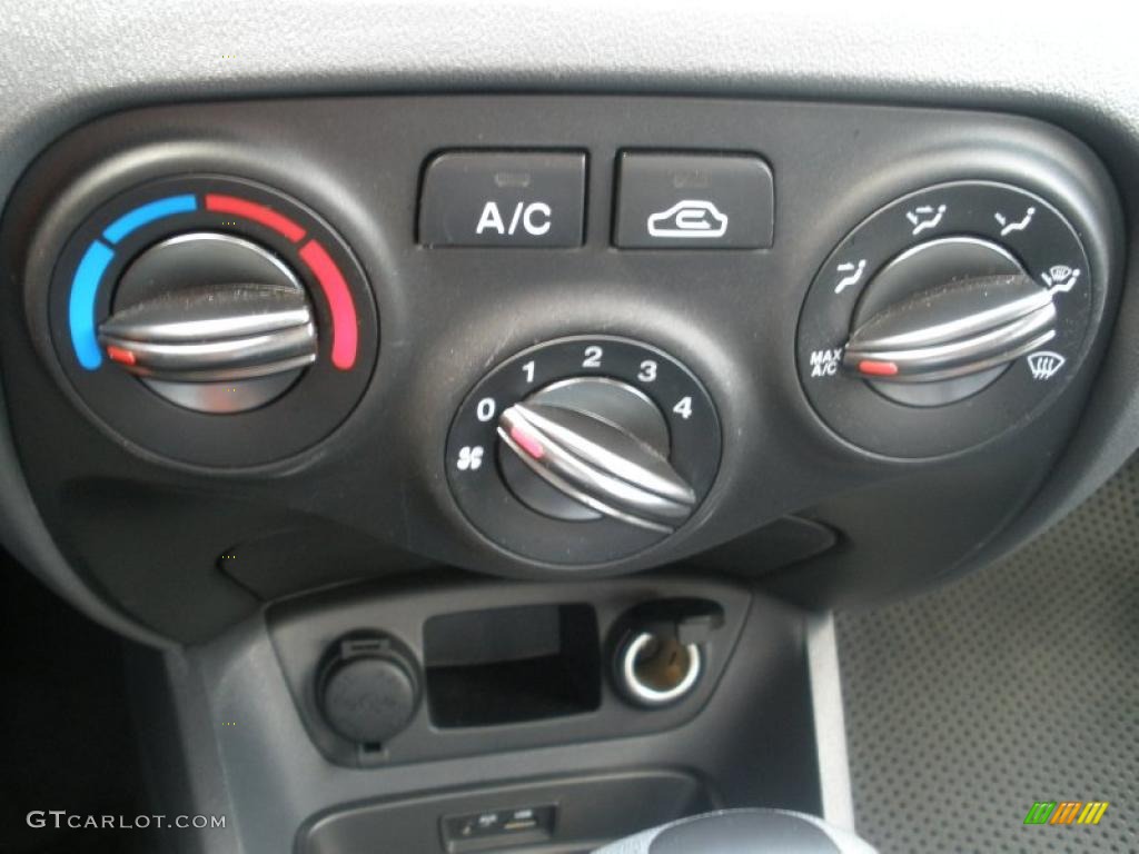 2010 Rio LX Sedan - Tropical Red / Gray photo #25