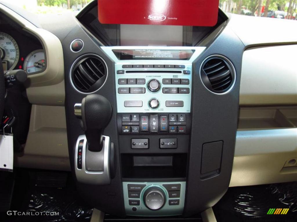 2011 Honda Pilot EX-L controls Photo #49453606