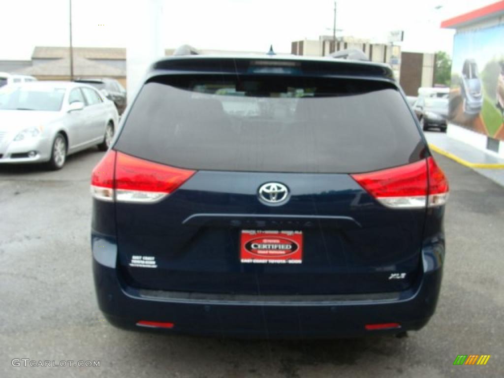 2011 Sienna XLE - South Pacific Blue Pearl / Light Gray photo #5