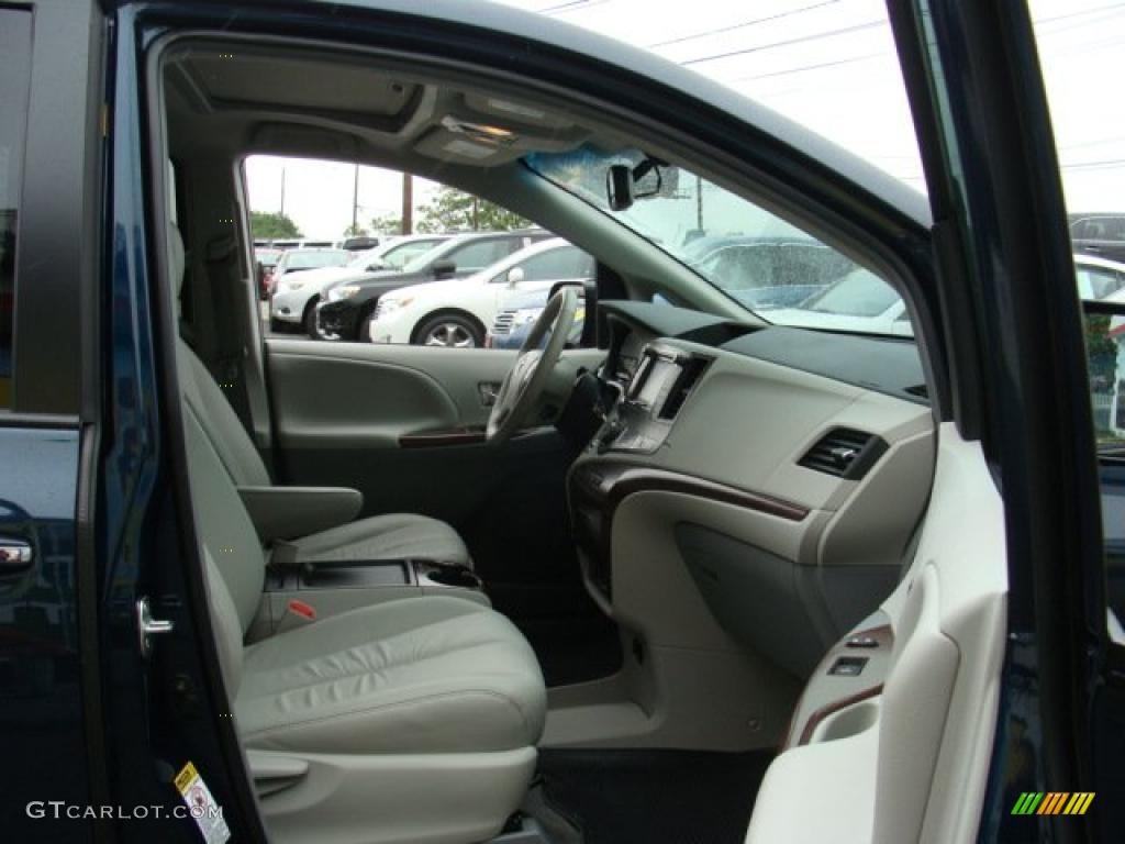 2011 Sienna XLE - South Pacific Blue Pearl / Light Gray photo #8