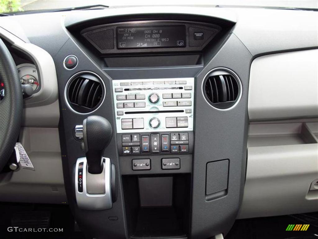 2011 Honda Pilot EX-L controls Photo #49453756