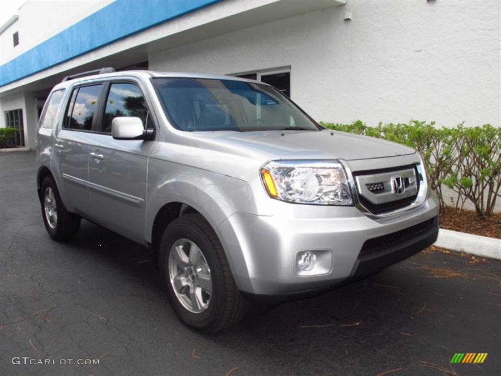 Alabaster Silver Metallic Honda Pilot