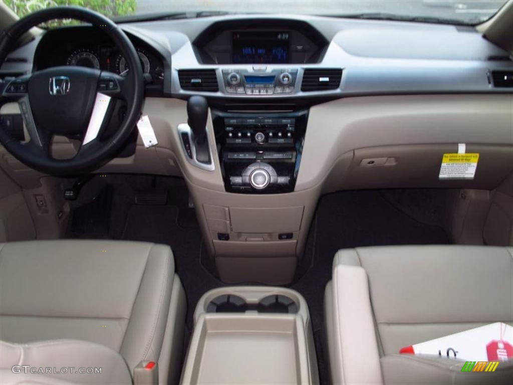2011 Honda Odyssey EX-L Dashboard Photos