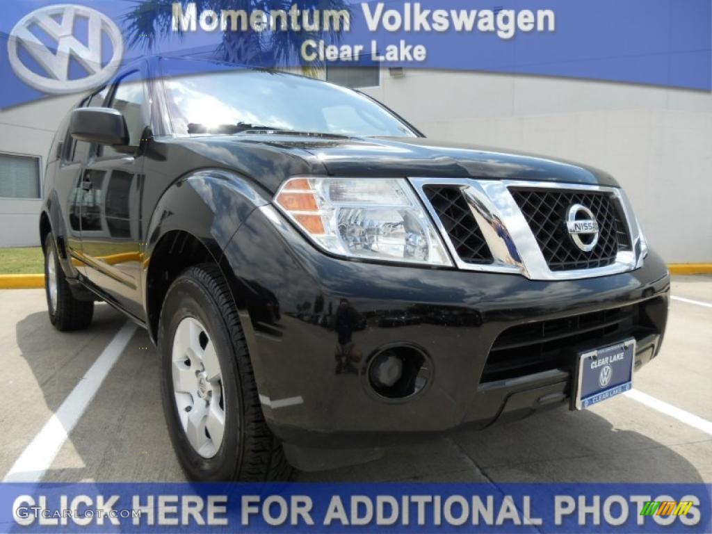 Super Black Nissan Pathfinder