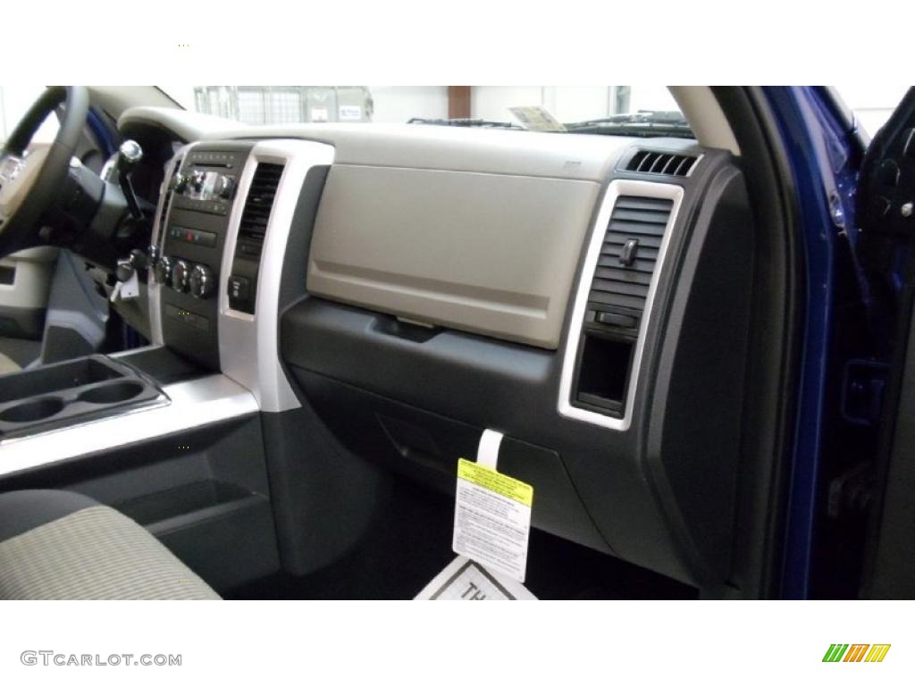 2011 Ram 3500 HD Big Horn Crew Cab 4x4 - Deep Water Blue Pearl / Dark Slate Gray/Medium Graystone photo #21