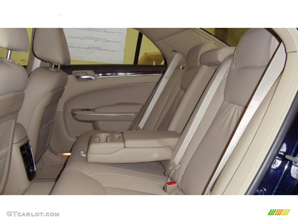 Dark Frost Beige/Light Frost Beige Interior 2011 Chrysler 300 Limited Photo #49456681