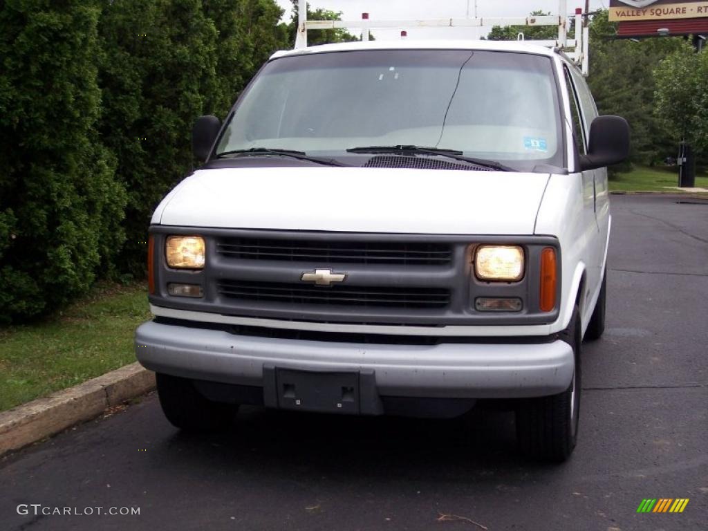 2002 Express 3500 Commercial Van - Summit White / Neutral photo #8