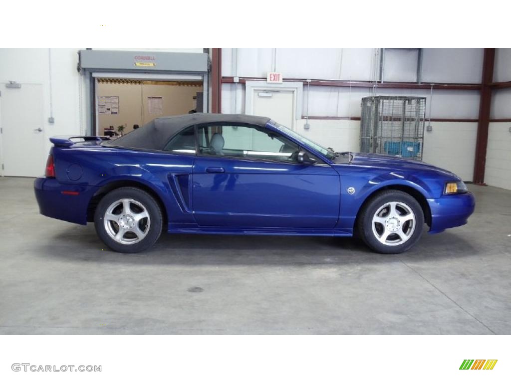 2004 Mustang V6 Convertible - Sonic Blue Metallic / Medium Graphite photo #4