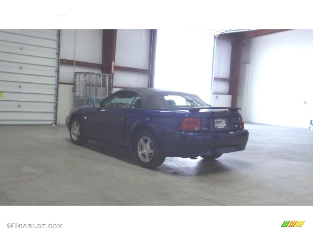 2004 Mustang V6 Convertible - Sonic Blue Metallic / Medium Graphite photo #7