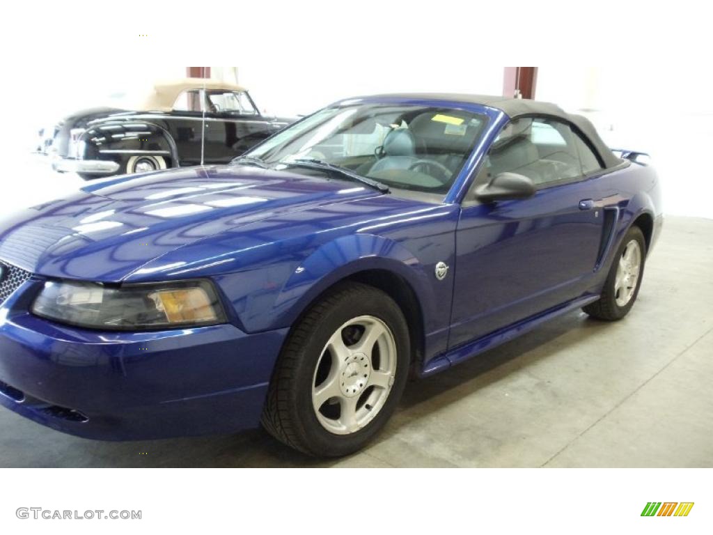 2004 Mustang V6 Convertible - Sonic Blue Metallic / Medium Graphite photo #9