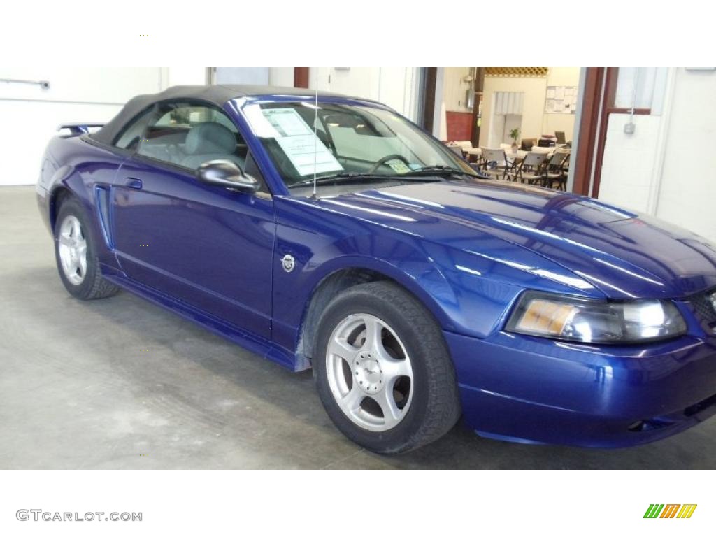 2004 Mustang V6 Convertible - Sonic Blue Metallic / Medium Graphite photo #10