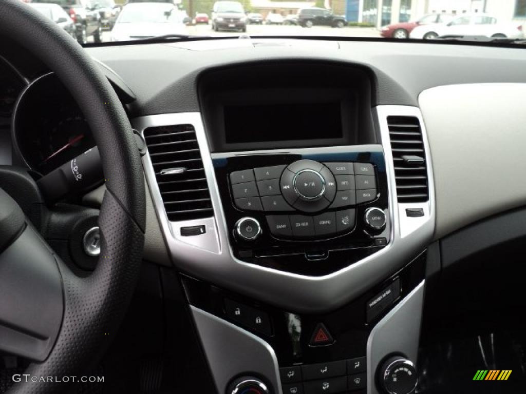 2011 Chevrolet Cruze LS Controls Photo #49460140