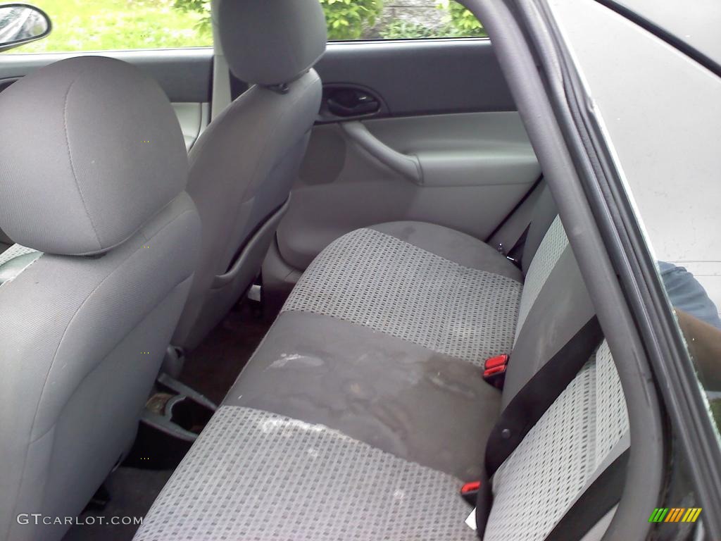 2006 Focus ZX4 SE Sedan - Pitch Black / Dark Flint/Light Flint photo #11
