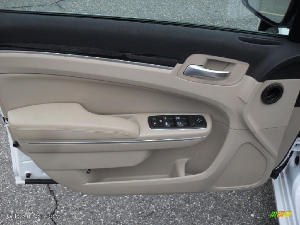 2011 Chrysler 300 Standard 300 Model Door Panel Photos