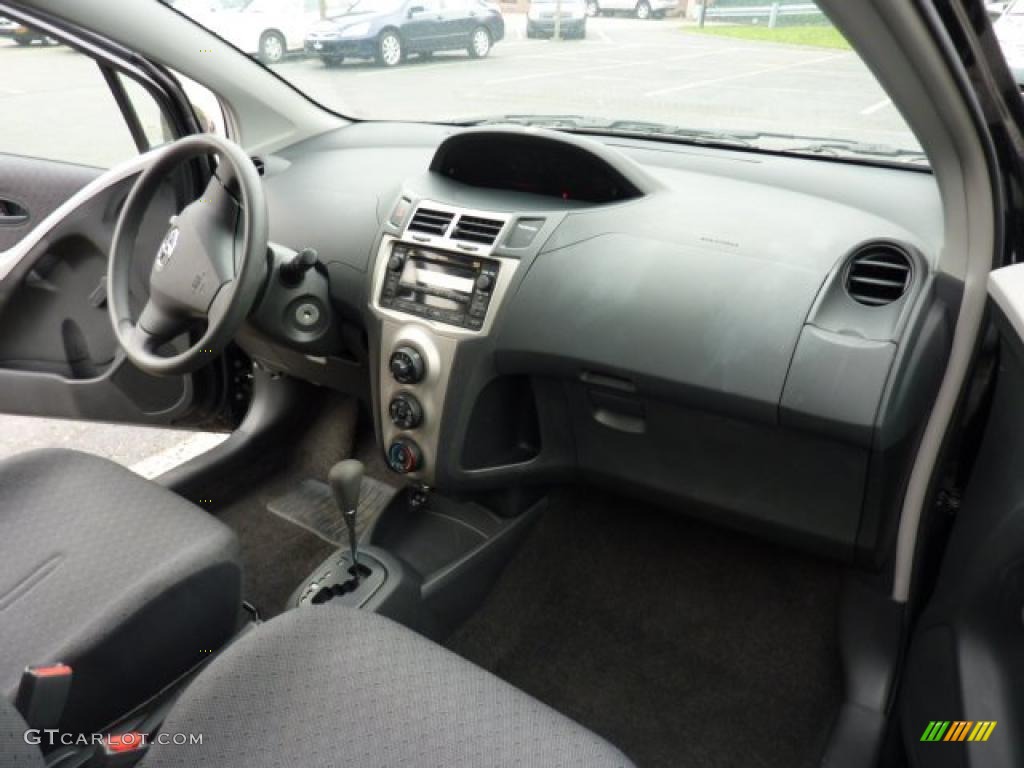 2010 Toyota Yaris 3 Door Liftback Dashboard Photos